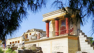 部分的に復元されたクノッソスの宮殿と壁画